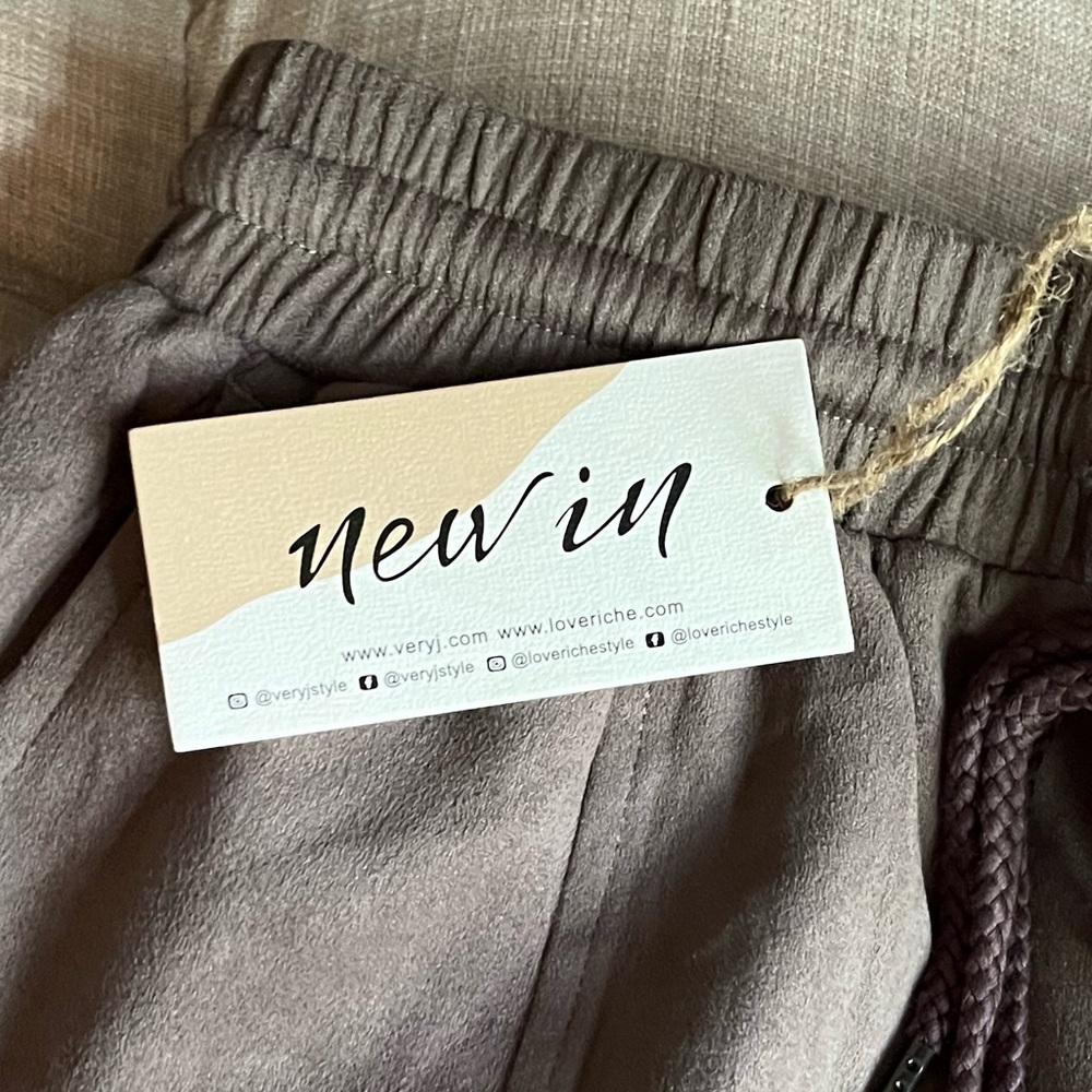 Women’s Joggers NWT - Picture 3 of 7